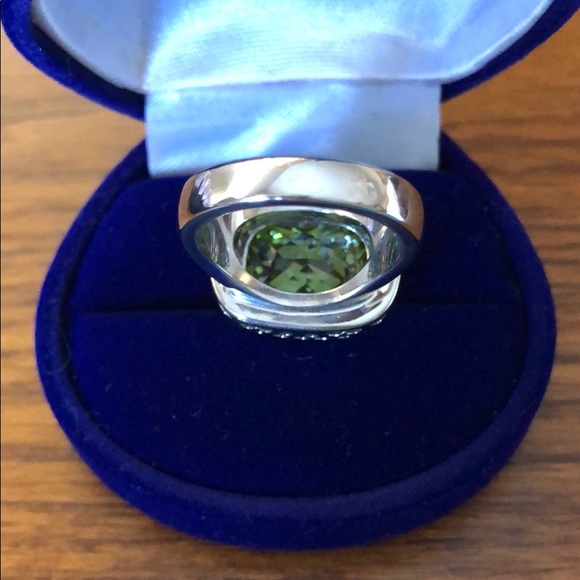 Peridot color and CZ ring silver tone Sz 7 - Picture 3 of 8